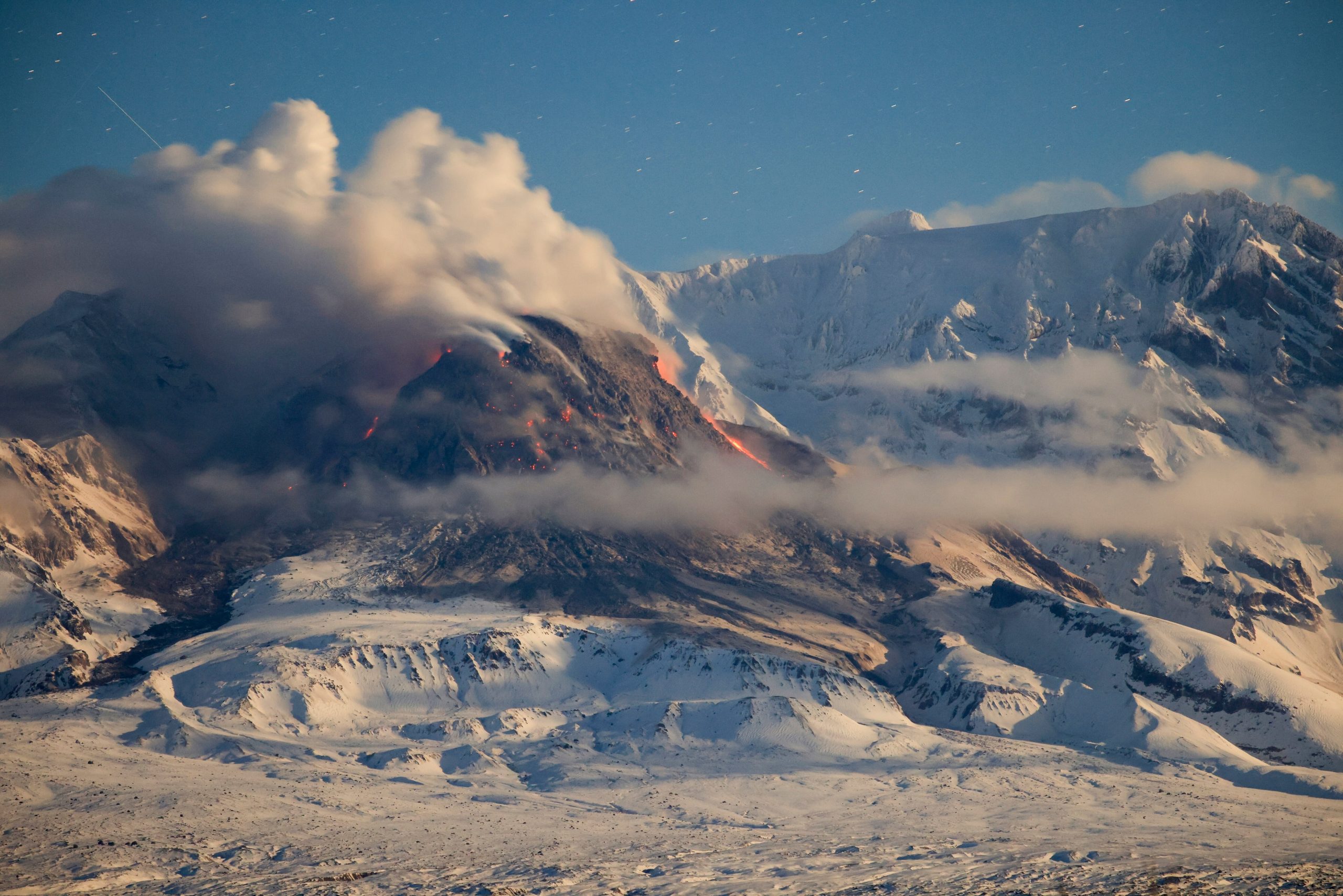 Извержение вулкана Шивелуч: код авиационной опасности – «красный»