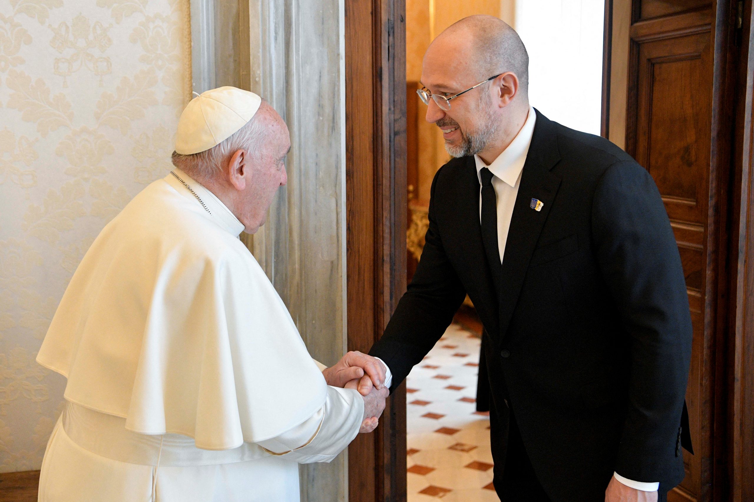 Денис Шмыгаль призвал папу Франциска помочь репатриации депортированных украинских детей