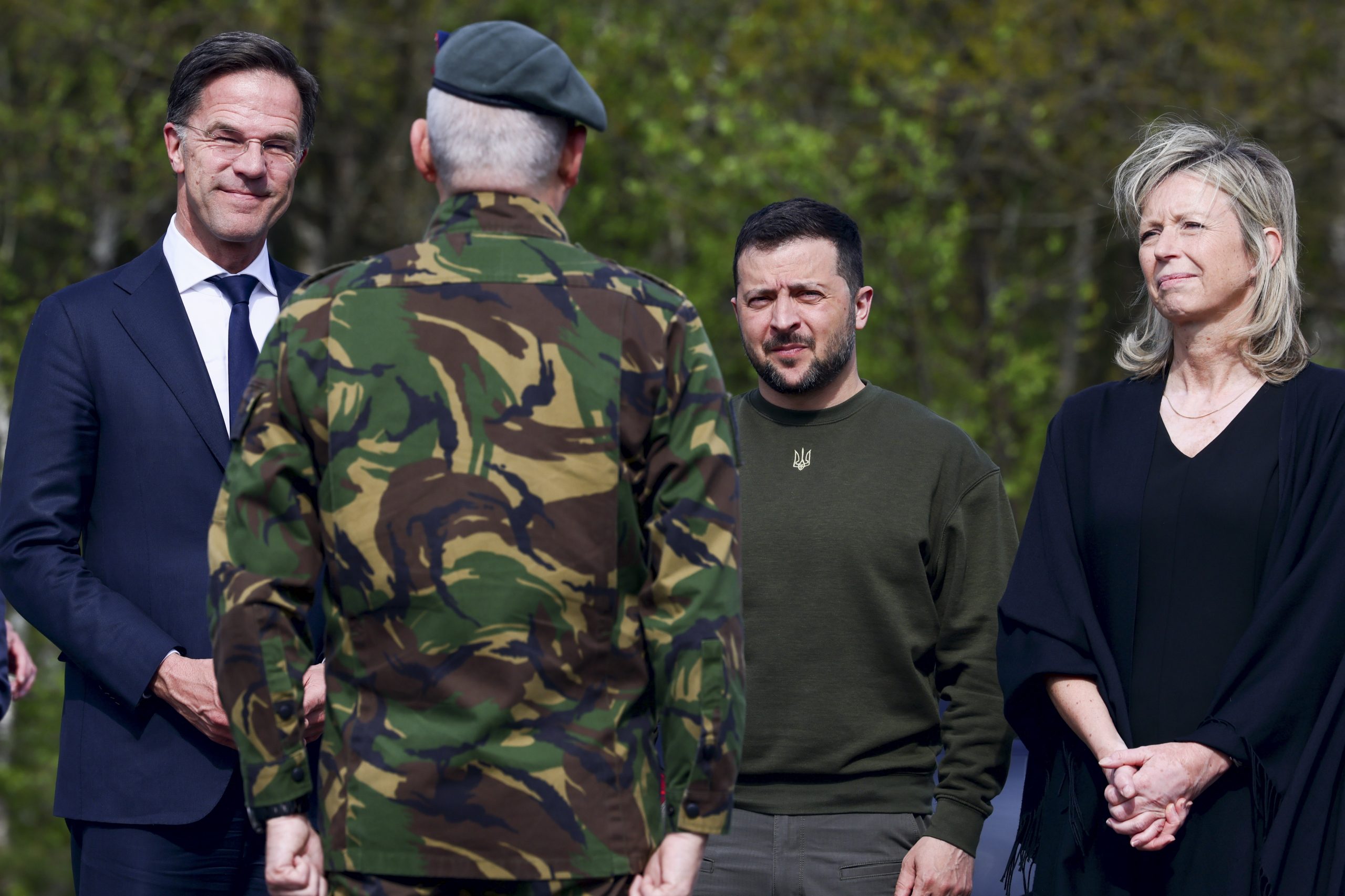 Зеленский посетил раненых украинских военных, проходящих лечение в Нидерландах