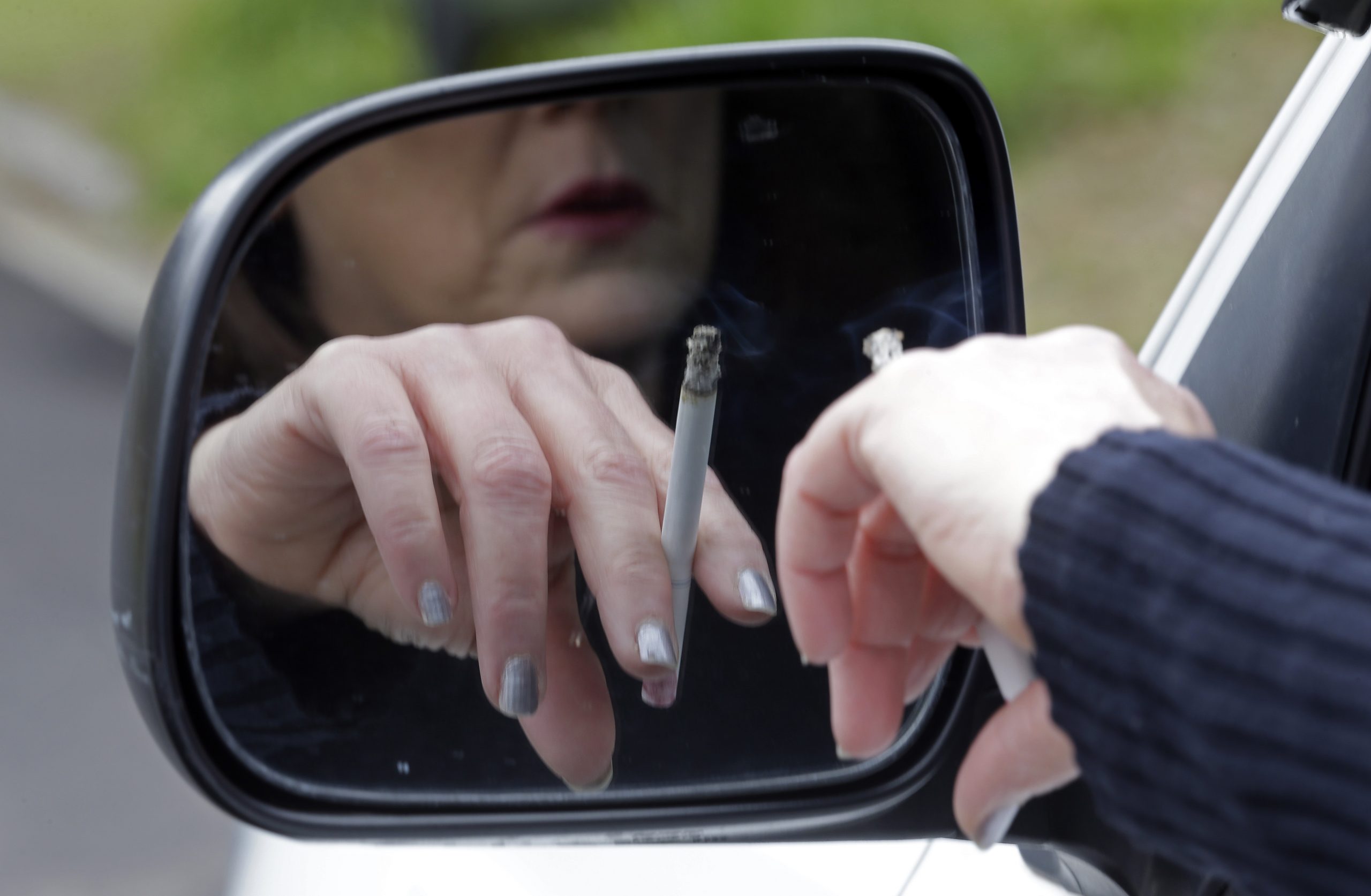 Взрослые американцы стали меньше курить