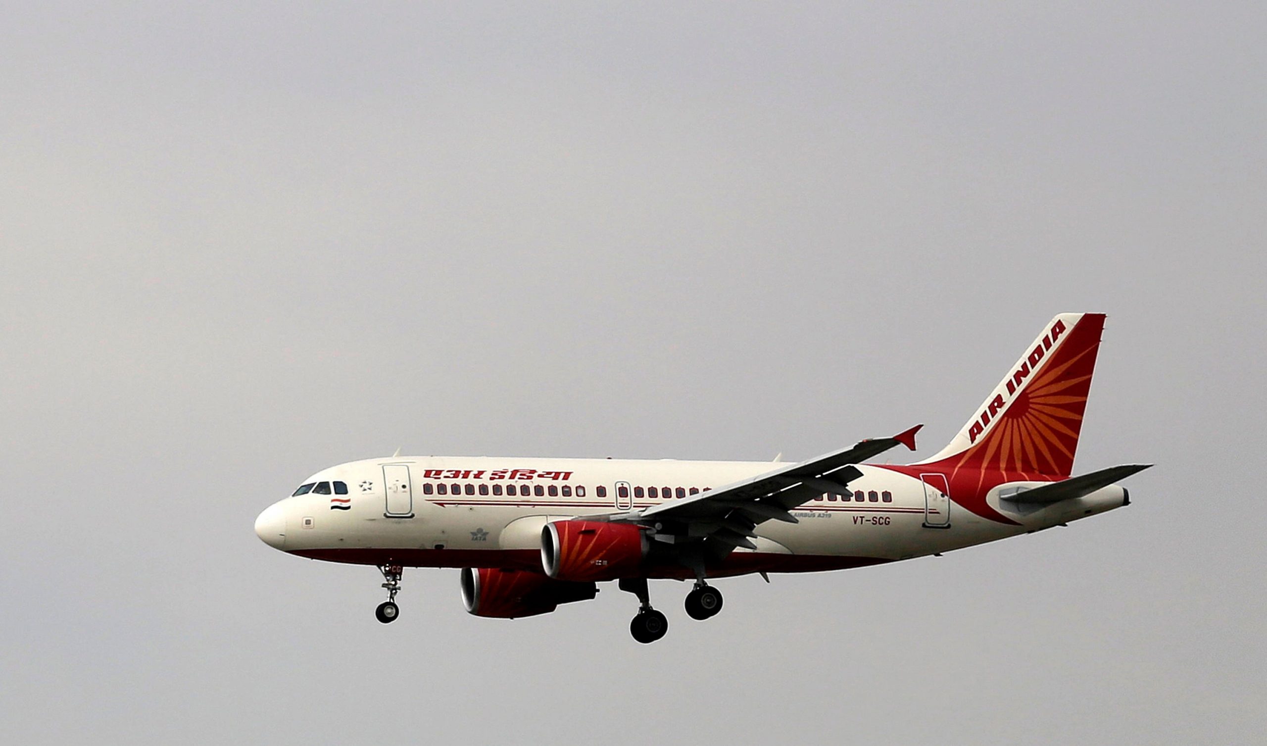 Самолет, летевший из Индии в США, совершил посадку в Магадане из-за проблемы с двигателем