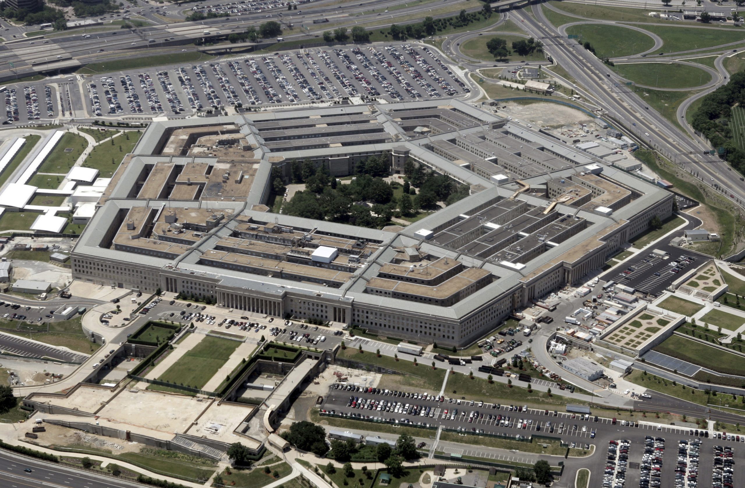 Пентагон ужесточит правила работы с секретной информацией