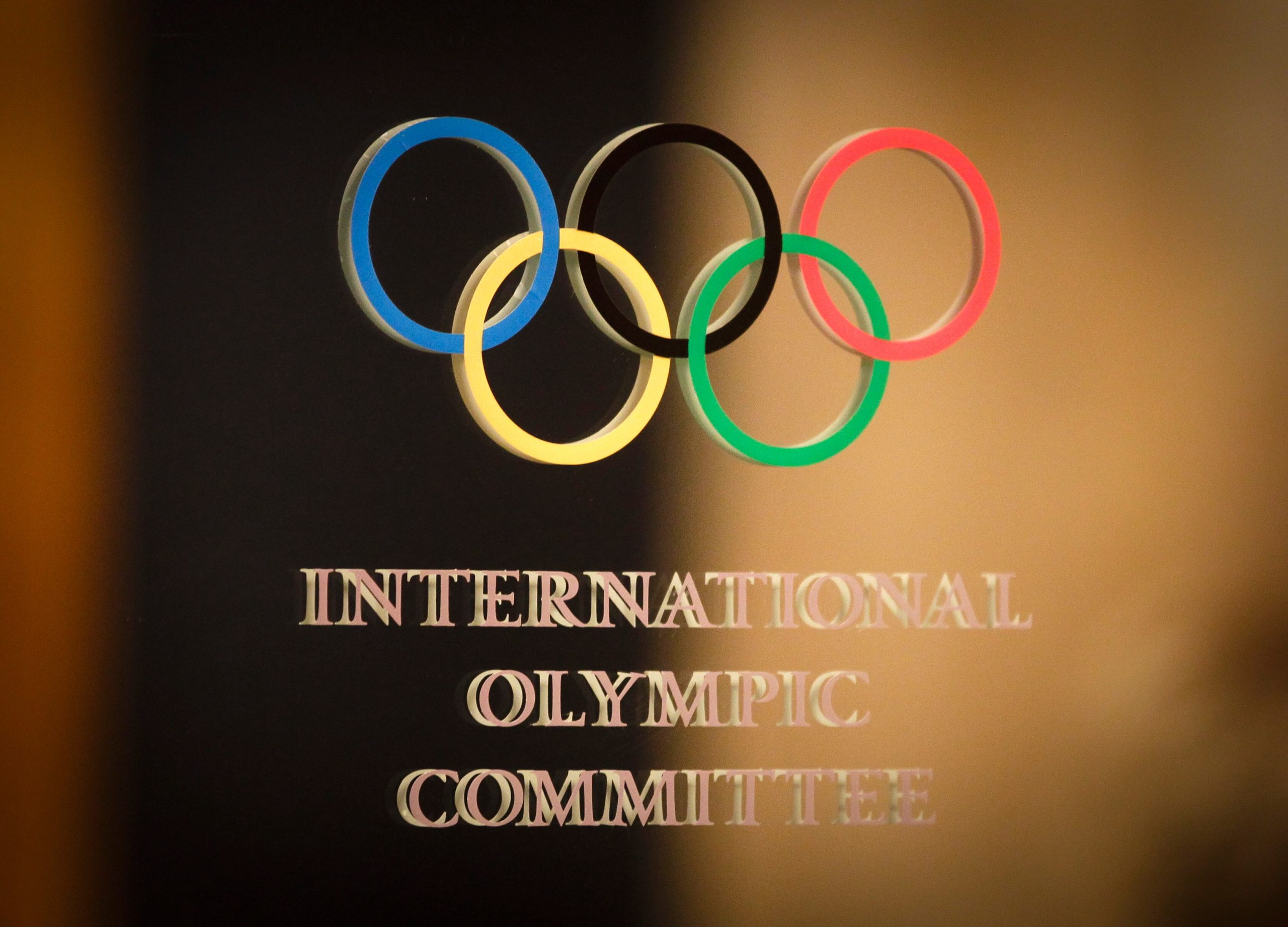 МОК допустил к Олимпиаде россиян и белорусов в нейтральном статусе