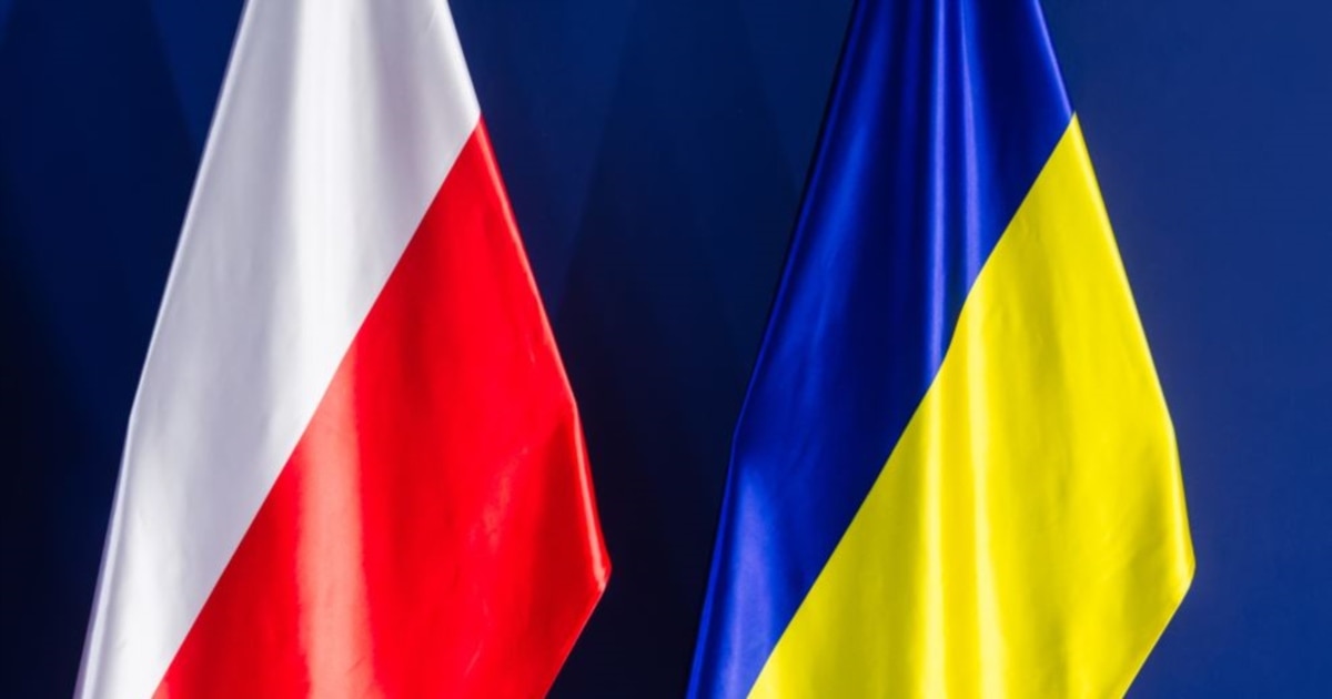 Польша опровергла информацию о приостановке военной помощи Украине